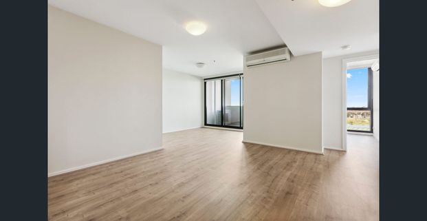 Spectacular Water Views! 2bed + Car park - Photo 1