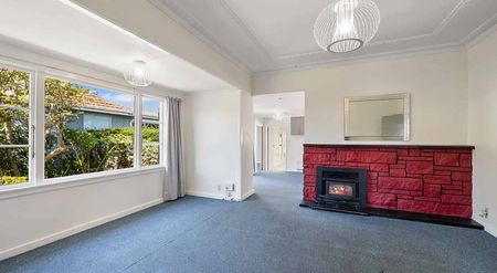 Spacious Family Home - Photo 2