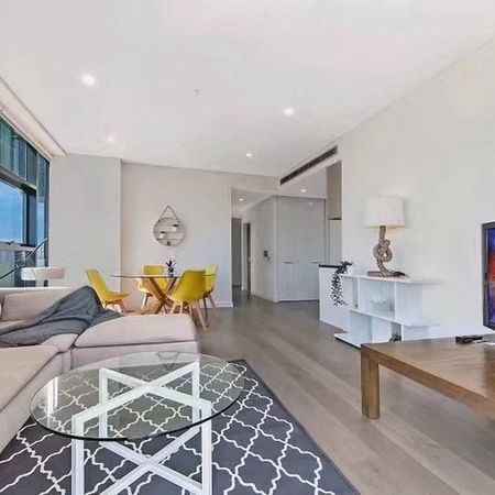 Luxury TWO BEDROOM Apartment with FURNISHED and CITY VIEW! - Photo 4