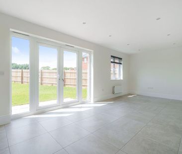 4 bedroom detached house to rent - Photo 1