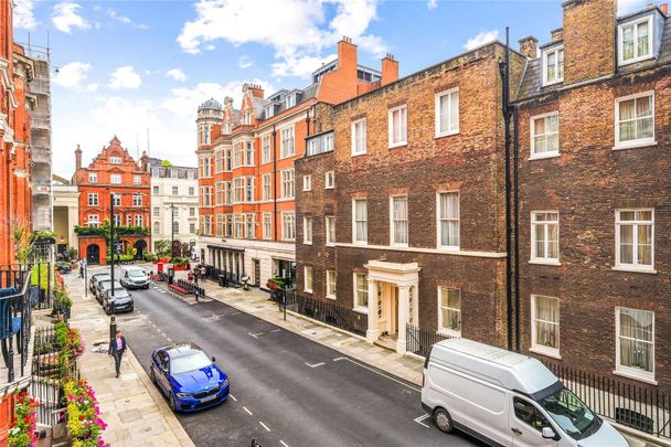 A stunning first and second floor duplex apartment situated in a prestigious Mayfair street. - Photo 1