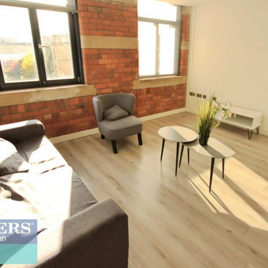 2 bedroom Flat To Let - Photo 1