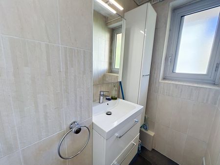 Location Appartement 2 pièces 57m² NICE 06100 - Photo 5