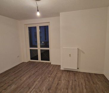 Wohnung ist schick - Ansehen mit nur einem Klick! - Photo 5