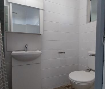 Beautifully Updated Unit - Photo 3