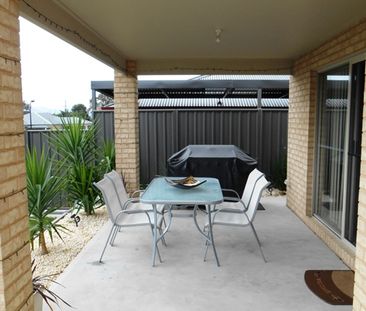 2 LYSTERFIELD LANE, Wodonga VIC 3690 - House For Rent | Domain - Photo 6