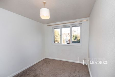 2 bedroom house to rent Greythorne Road, Woking, GU21 - Photo 4