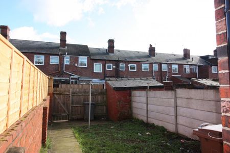 Gosling Gate Road, Goldthorpe - Photo 2