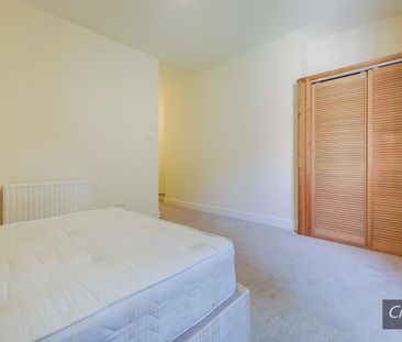 Mile End Road, London - Photo 2