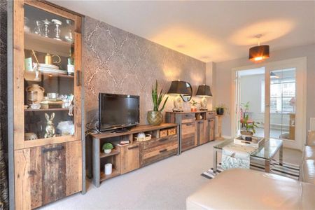 4 bedroom detached house to rent - Photo 2