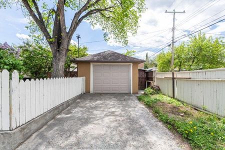 231 9A Street NE – BRIDGELAND – Single Family Home - Photo 5