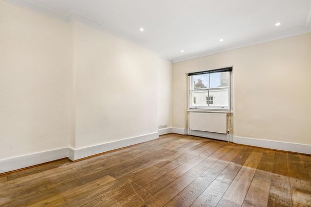 4 bedroom maisonette in London - Photo 1