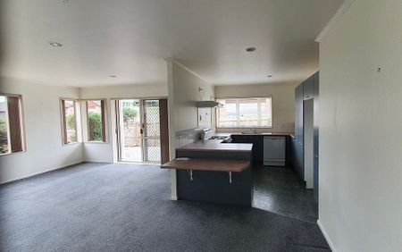 Sunny, Stand Alone, Private 2 bed - Red Beach - Photo 4