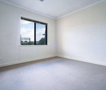 Low Maintenance, Central Location - Photo 5