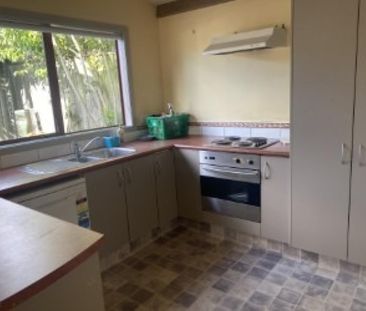 Private sunny 3 bedroom home - Photo 5