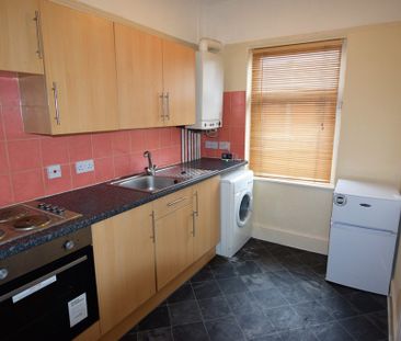 To Let 1 Bed Flat - Photo 6