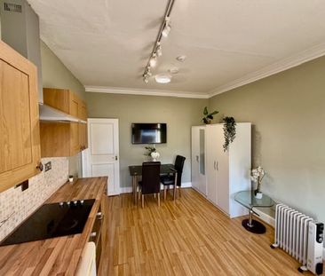 1 Bed Flat, Matheson Road, W14 - Photo 1