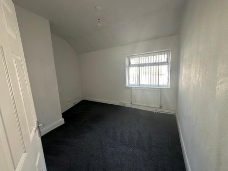 3 bedroom end of terrace house to rent - Photo 3