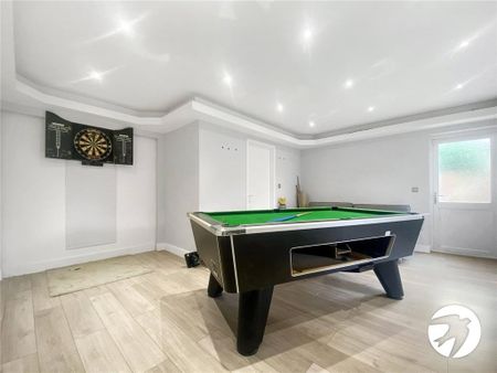 4 bedroom end of terrace house to rent - Photo 2