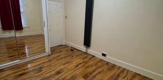 Room in a Shared House, Lloyd Road, E6 - Photo 2