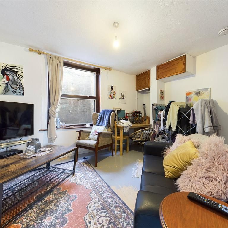 4 bedroom terraced house to rent - Photo 1