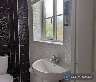 3 bedroom detached house to rent - Photo 4