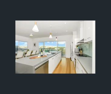 Spacious Coastal Family Home with Stunning Beach Views - Photo 6