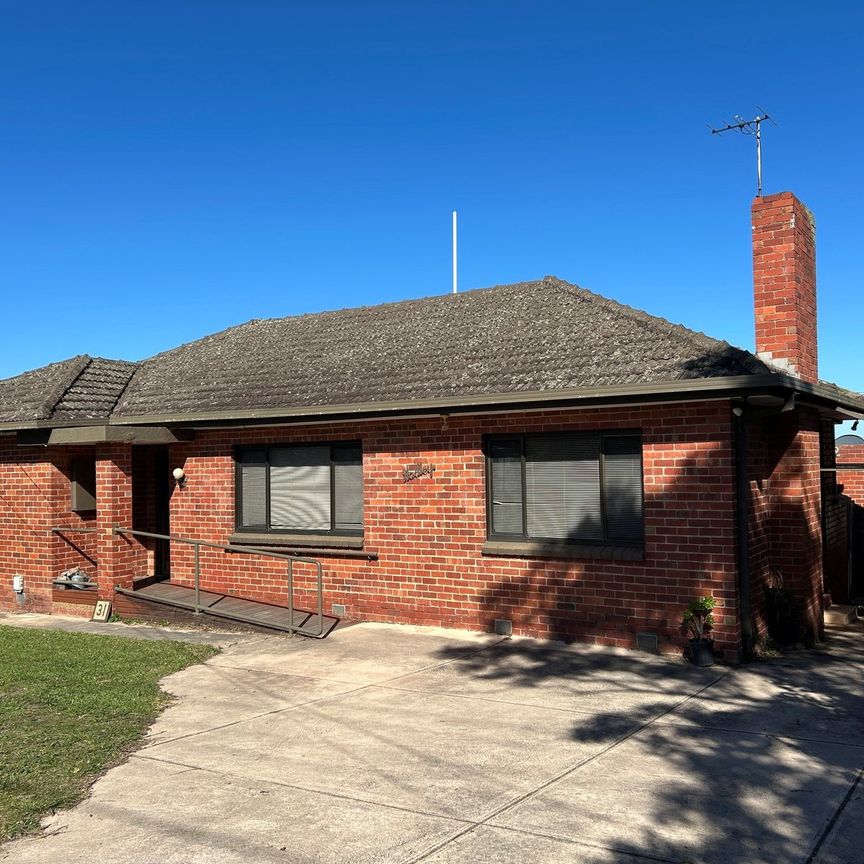 31 Alfreda Avenue, Rosanna - Photo 1