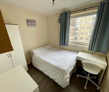 Room in a Shared Flat, Wager Street, E3 - Photo 6