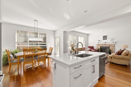 Beautiful Detached Home in Cambria at Rosemary Heights! - Photo 5