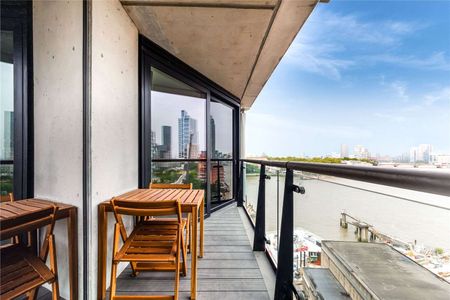 A high specification two double bedroom apartment with spectacular Westminster and river views in the iconic Riverlight development. - Photo 2