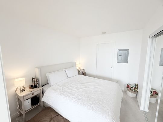 Park Place 1. Immaculate One Bedroom with Panoramic City and Mountain Views - Photo 1