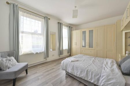 4 bedroom terraced house to rent - Photo 3