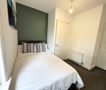 Room in a Shared House, Burlington Road, SO15 - Photo 2