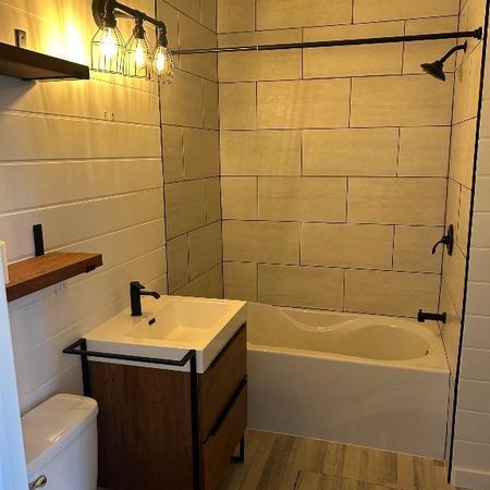 Très beau logement 4 1/2 près de promenade Bellerive! - Photo 4