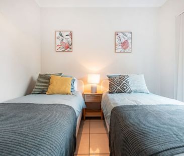 Location and Space! 3 Bedroom, New Farm Townhouse Fully Furnished i... - Photo 6