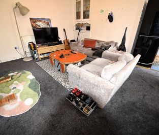 4 bedroom House in Mayville Place, Leeds - Photo 2