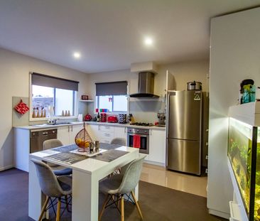 Space, Style & 60m2 of Outdoor Living! - Photo 5