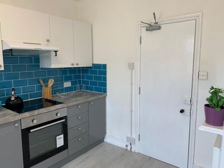 1 bedroom in a house share to rent - Photo 5