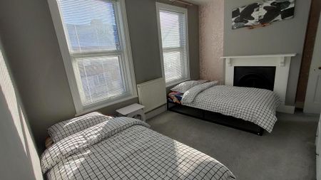 2 bedroom terraced house to rent - Photo 3