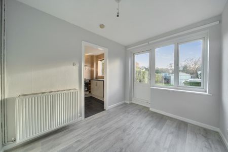 3 bedroom semi-detached house to rent - Photo 5