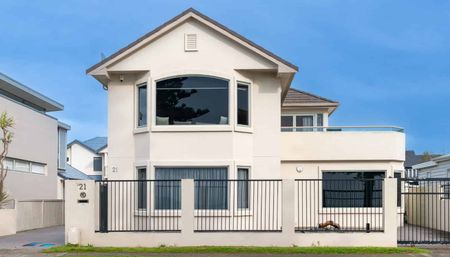 Pristine and Perfect Beachside Residence - Photo 4