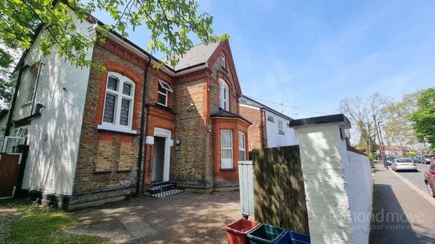 Parkside Road, Hounslow, TW3 - Photo 1