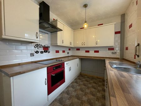 2 bedroom terraced house to rent - Photo 2