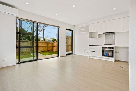 Beautiful 3 Bedroom New Lynn Home - Photo 4