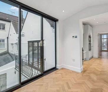Beautifully renovated Georgian house overlooking the river Thames - Photo 3
