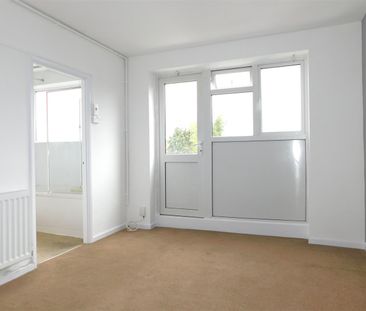 St. Nicolas Park Drive, Nuneaton - Photo 3