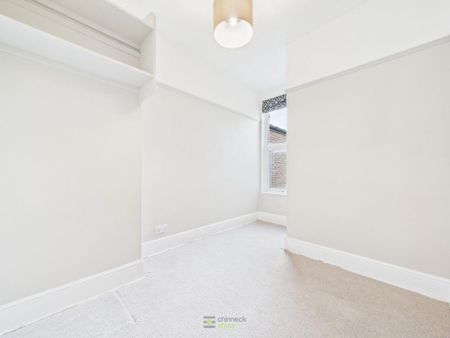 3 bedroom end of terrace house to rent - Photo 4