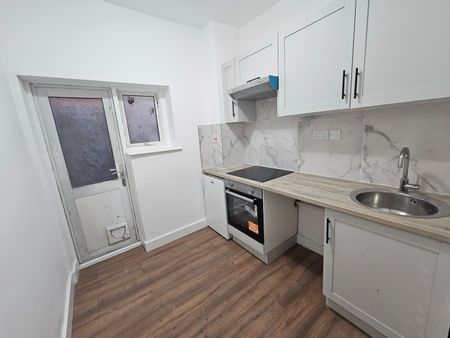 1 Bed Flat, London, NW10 - Photo 3