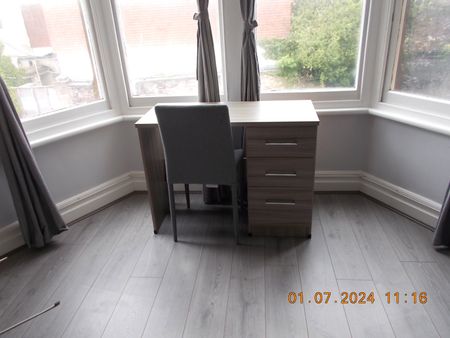 Student Properties to Let - Photo 2